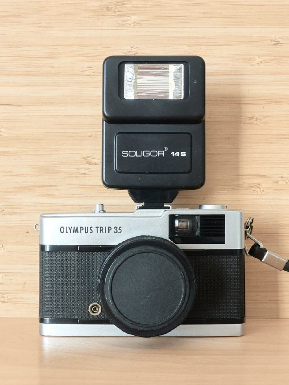 Olympus Trip 35 35mm Film Camera Made in Japan with Soligor 14S Flash